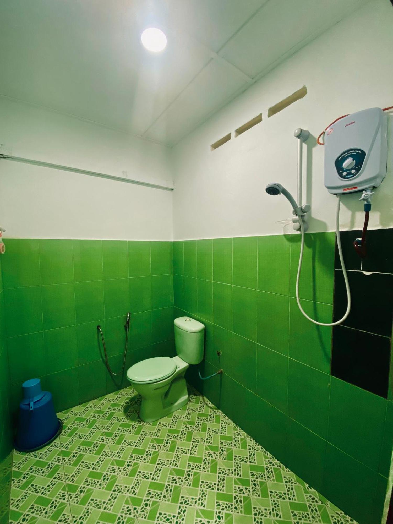 Abot Guest House 쿠알라타한 외부 사진