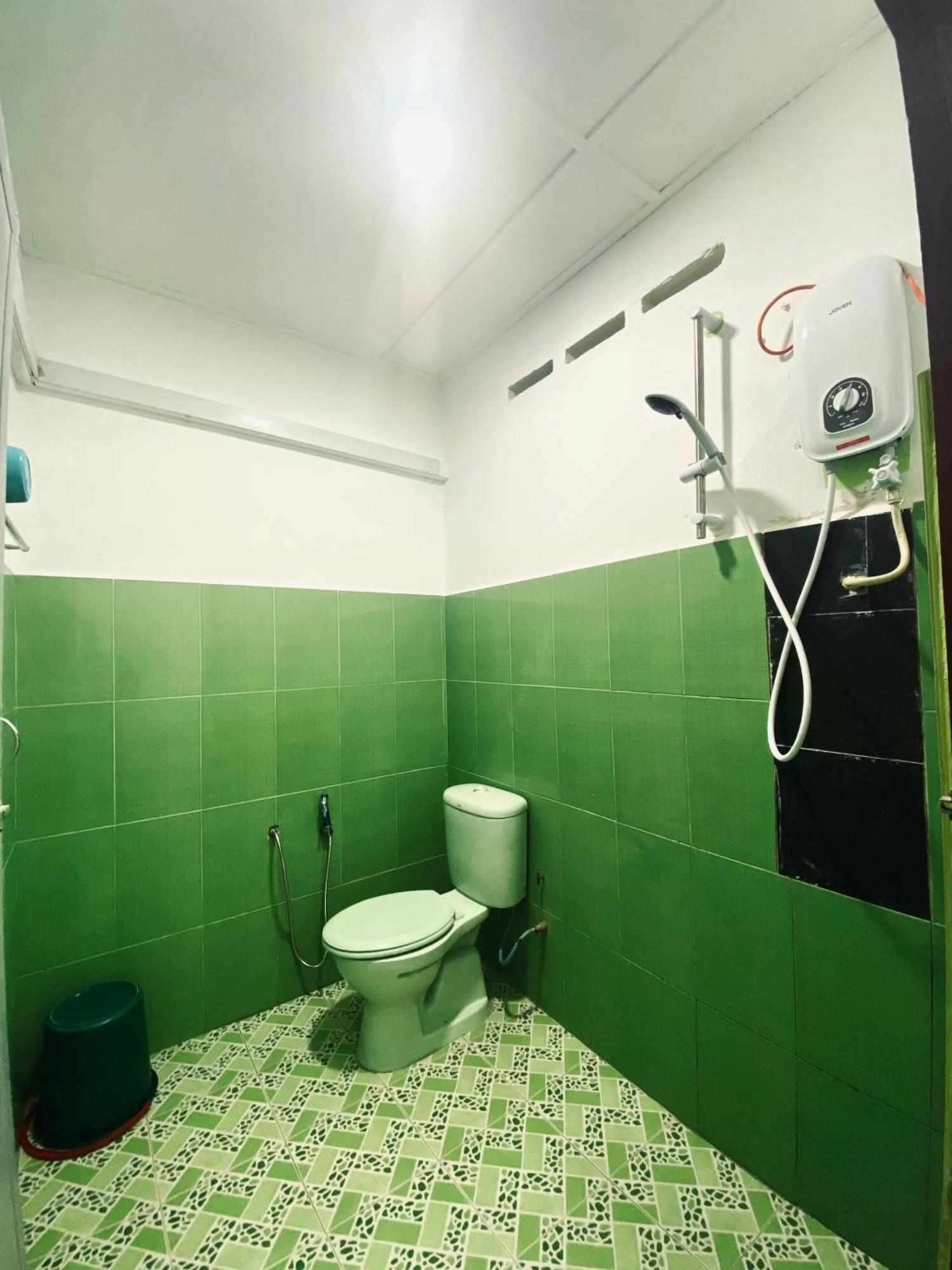 Abot Guest House 쿠알라타한 외부 사진